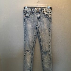 Mid rise skinniest ankle whitewash jeans 23 waist